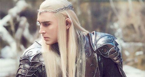 在《霍比特人》三部曲中饰演"精灵王瑟兰迪尔"的演员李·佩斯出柜了?