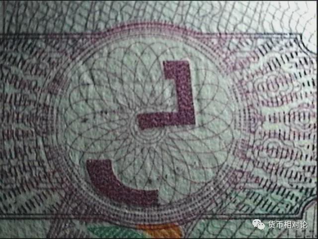 票面正面左下角和其对应的背面右下角有面额数字"5"触摸有凹凸感