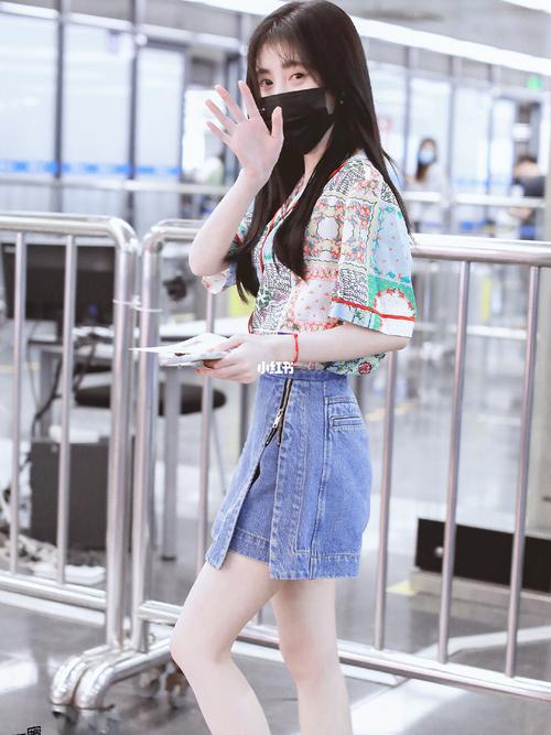 鞠婧祎机场私服穿搭,身材比例逆天改命信了_鞠婧祎_私服穿搭_娱乐