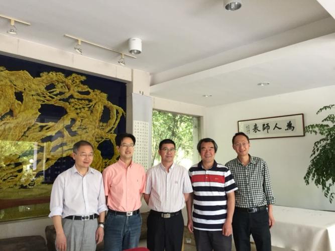 莲都外国语学校陈国良校长与丽水学院领导亲切合影留念.