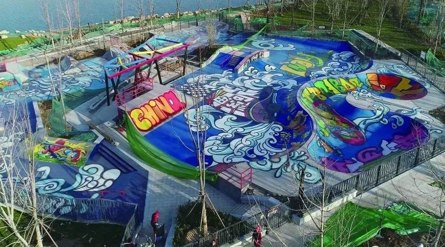 极限运动场实景图 || 体育公园实景图 |世界文学巨擘梭罗曾言:湖,是