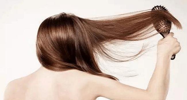 烫发后头发干枯毛躁怎么护理