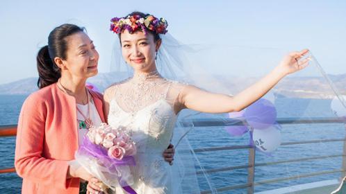 戴春荣和女儿郝洛钒