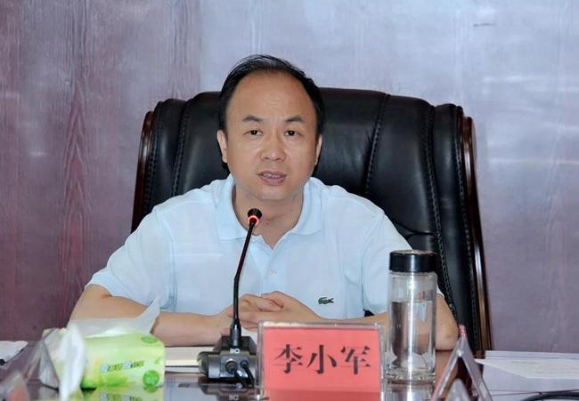 安仁县委书记李小军主持召开县扶贫开发领导小组会议