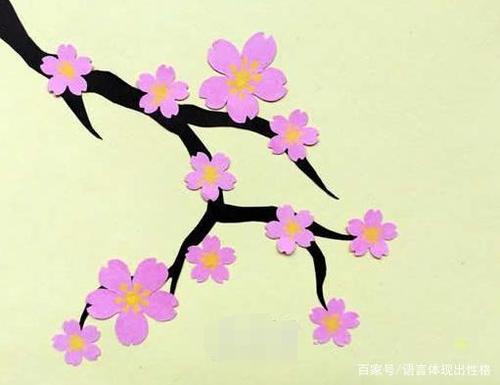 并写上祝福妈妈的话语,漂亮桃花贺卡就制作完成啦
