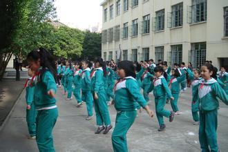 网上找的在利民路头上的虹口区天水路小学照片