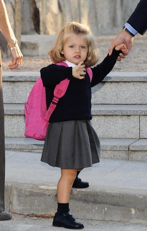 了解一下,西班牙未来掌舵人,16岁莱昂诺尔公主的成长经历!