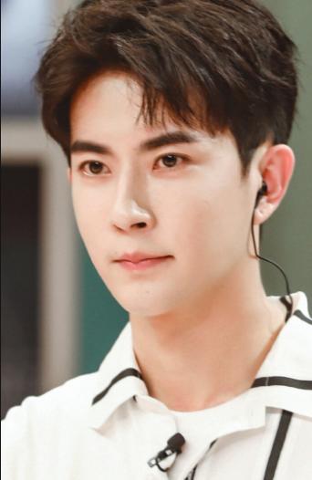 《明月曾照江东寒》于朦胧新拍的电视剧杀青了,这部一定要追