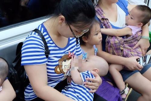 宝妈当众哺乳遭暴力对待?哺乳期出门太难,难在这些认知上