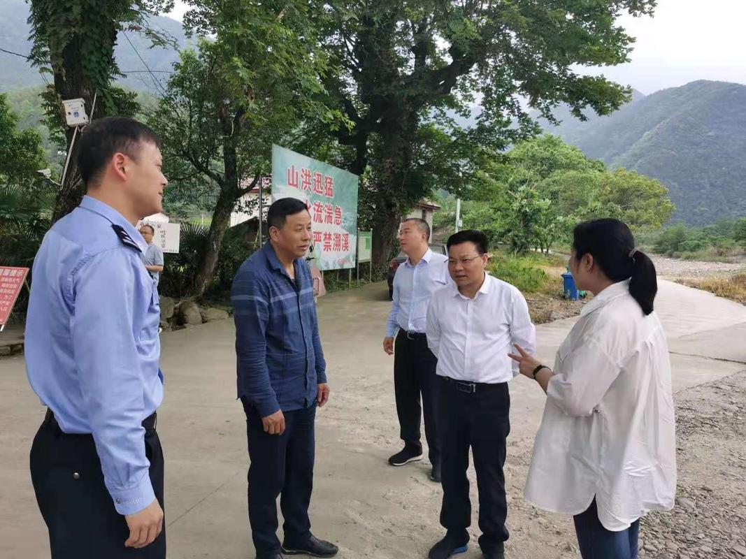 龙卿吉同志赴靖安县督导"五一"假期安全防范工作