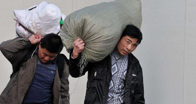 农民工新称呼叫新产业工人,进城务工人员是指本县(市)境内,户籍地在