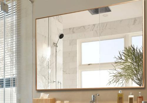 地中海风格等浪漫前卫的卫浴装饰,正方形洗手间镜子在视觉效果上更加