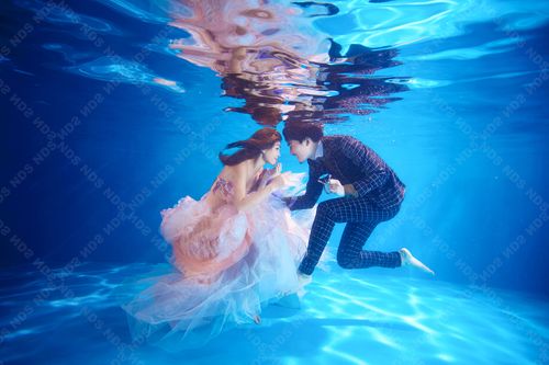 水下婚纱照多少钱不会游泳可以拍水下婚纱照