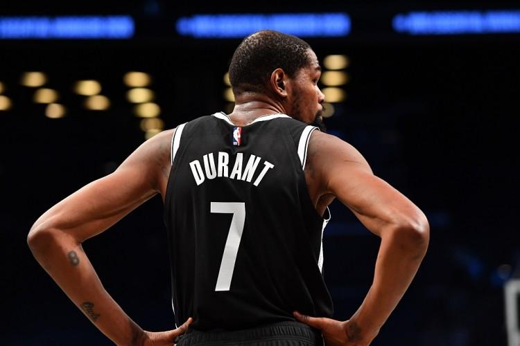 杜兰特球队防守没受手感低迷影响投篮不中时我们会相互鼓励