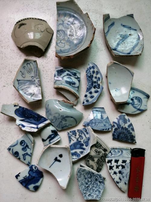出土古瓷片标本一堆