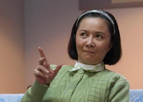 英达有几个孩子(英达带13岁女儿罕露面)