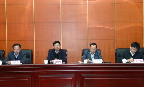 省委组织部省直干部二处处长王森宣读省委关于省旅游局主要领导同志