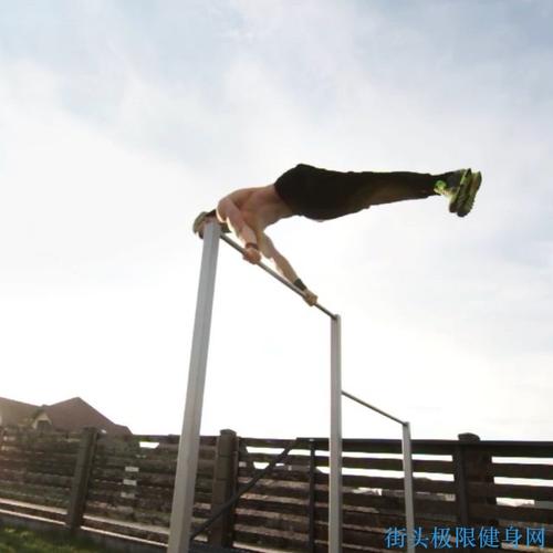 丹尼尔斯俄式挺身