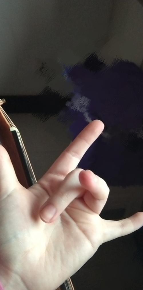 这个世界上只有我不能做到弯中指的同时让无名指竖起来吗