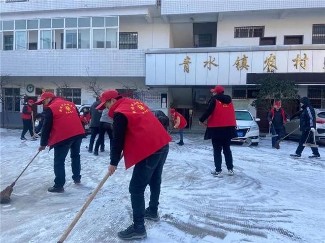 镇巴县青水镇:干干净净迎新春 文明实践志愿行