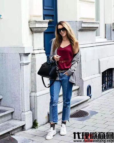 小白鞋搭配什么袜子好看,小白鞋搭配技巧及法则!