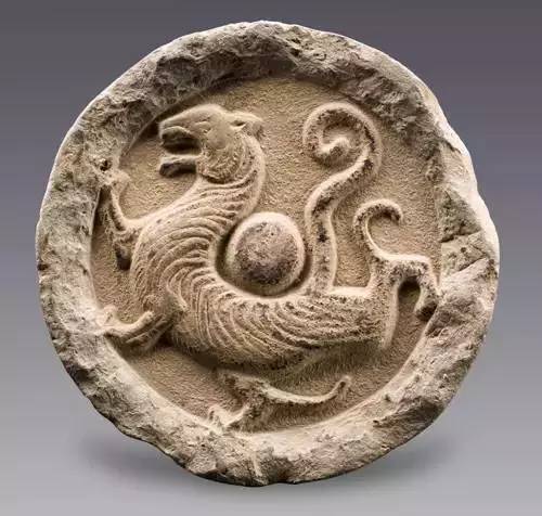 祥云缭绕于建筑之上,就像瑶台琼阁,宛如神山仙境.秦皇汉