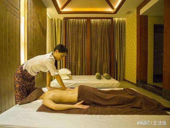 女子赤裸上身做spa发现监控对着拍索赔10万会所只愿给千元券