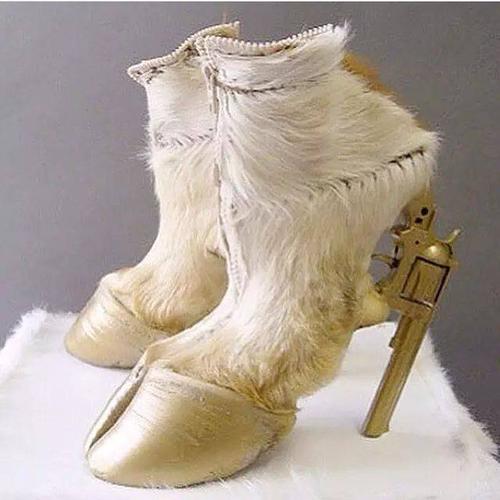 你看穿上去,鸽子仿真高跟鞋还有各种奇葩鞋子方便面手提包奶牛乳头