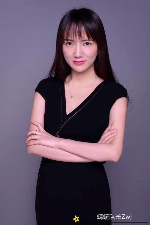 曾经与自己手下的职业选手inflame(后改id为剑来)有过一段公开的恋情