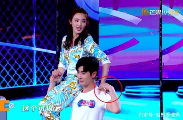快本合体!陈星旭单手扛起彭小苒,粉丝期待两人再现大婚场景