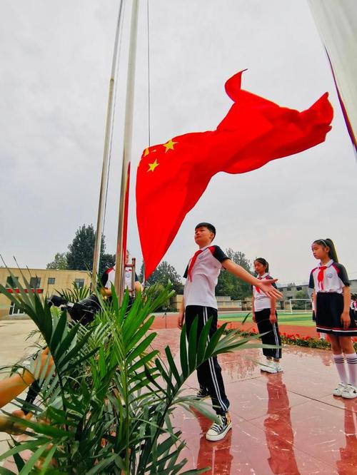 薛城区泰山路小学举办青少年爱国主题绘画活动