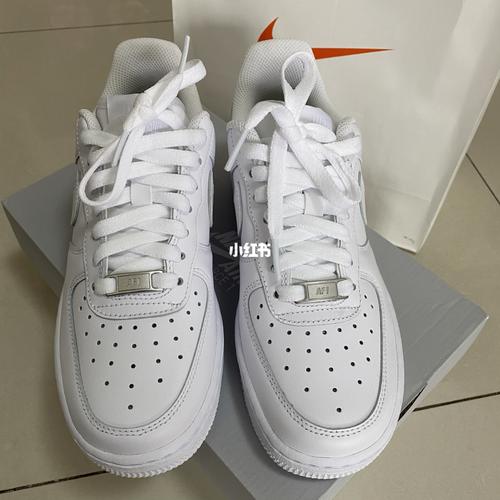 nike空军一号小白鞋_小白鞋_耐克怎么样_穿搭_百搭_时尚_鞋靴