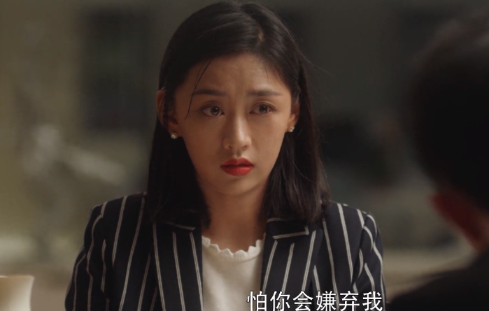 王彦霖大方承认恋情,女友艾佳妮甜蜜回应,表白文案暗藏深意