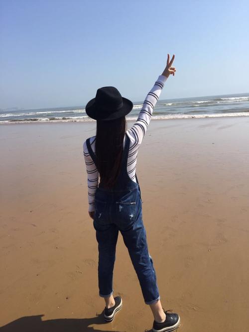 背影,长直发,剪刀手,神秘感立马增加不少