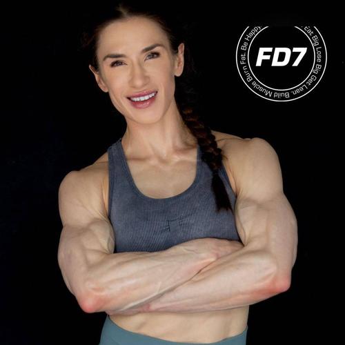 瑞典美女从12岁开始健身,因其低体脂率和健美身材而闻名