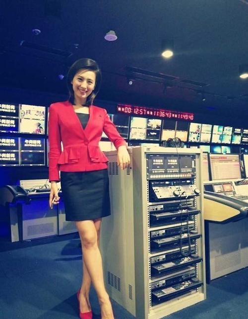 深圳卫视美女主持人张星月,高贵大气,阳光自信的她真的太美了