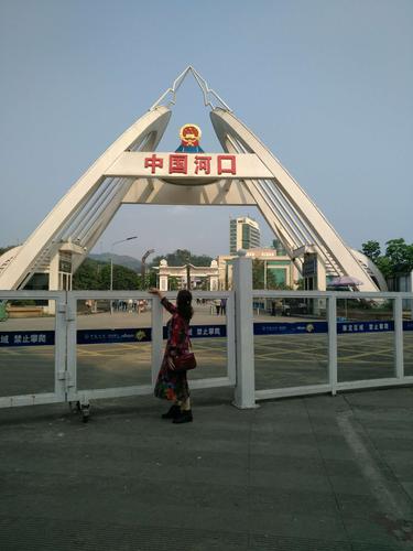 云南河口游玩越南街