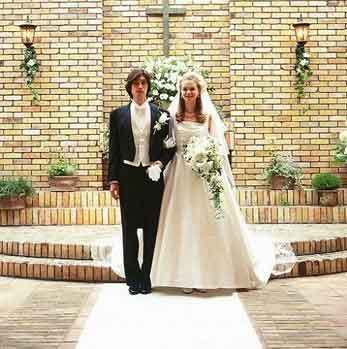 1,西式婚礼上,为什么新娘总是站在新郎的