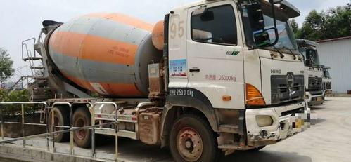 广汽日野700国四大 12方搅拌车出售