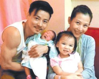 蔡少芬张晋再添一女 一家四口甜蜜