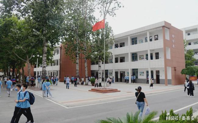 新乡市一中:用抗"涝"战"疫""活教材" 上了"开学第一课