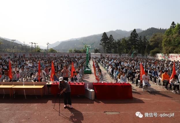 从江大队借助"从江二中消防安全主题教育活动"深入
