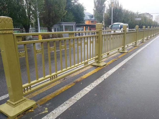 黄金护栏表面的黄金色是一种什么性能的漆料