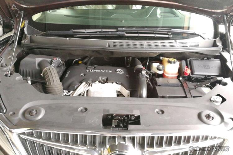 别克gl8发动机舱