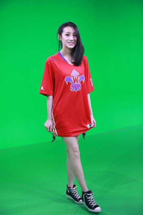 美女主播凡凡自曝近照