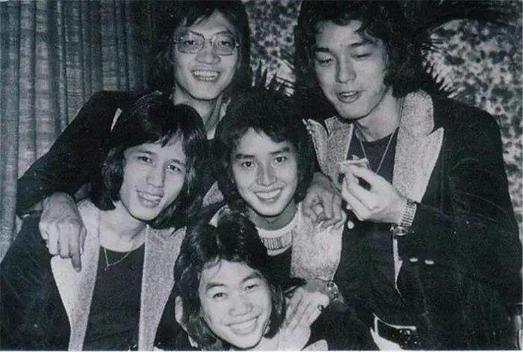距今已超过五十载,当时的乐队里还有后来在乐坛名声大噪的陈百祥作为
