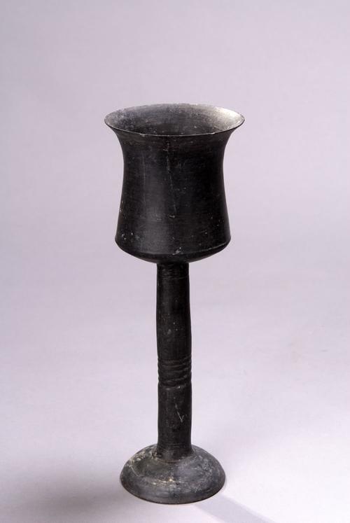 大汶口文化黑陶高柄杯