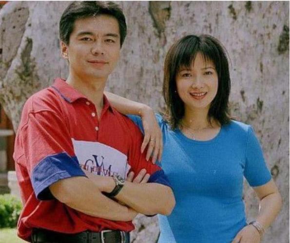 4任妻子一个比一个漂亮44岁娶小12岁娇妻许亚军凭什么