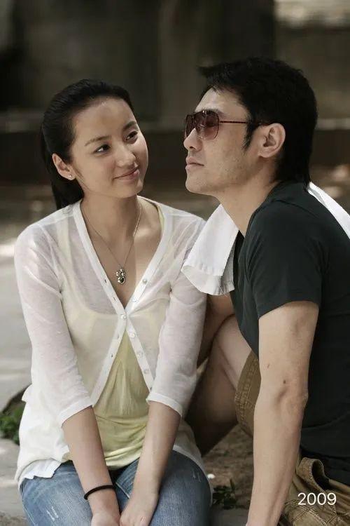 2010年,《新一剪梅》中饰演沈心慈,两条马尾辫淡雅娇美,颇有女学生的