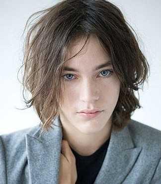 "潮"男必看2020年男士长发发型(4)